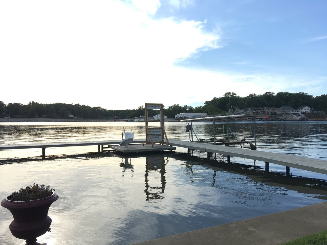 Lighthouse Lodge B&B on Lake Shafer主图