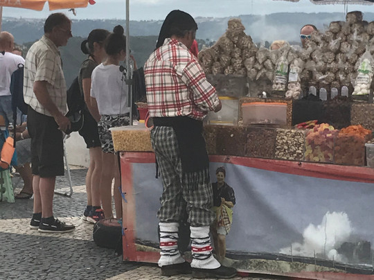 Nazaré Surf School-纳扎雷必去景点