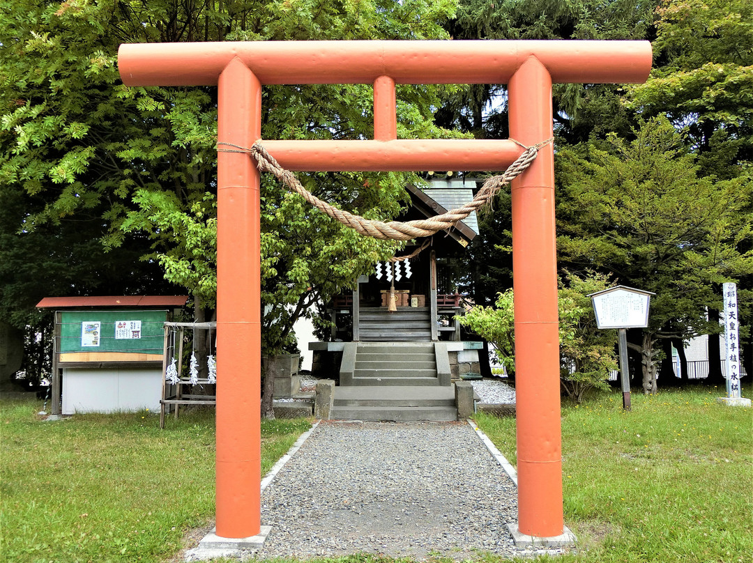 Makomanai Shrine景点图片