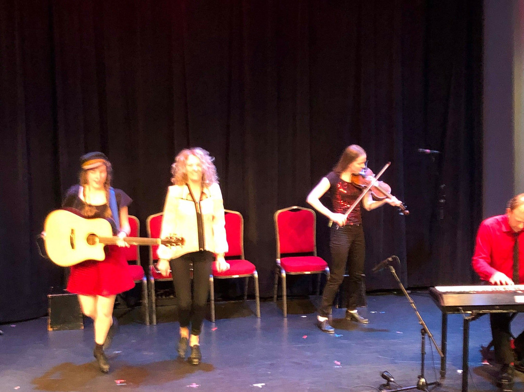 Ross Family Ceilidh-Clinton必去景点