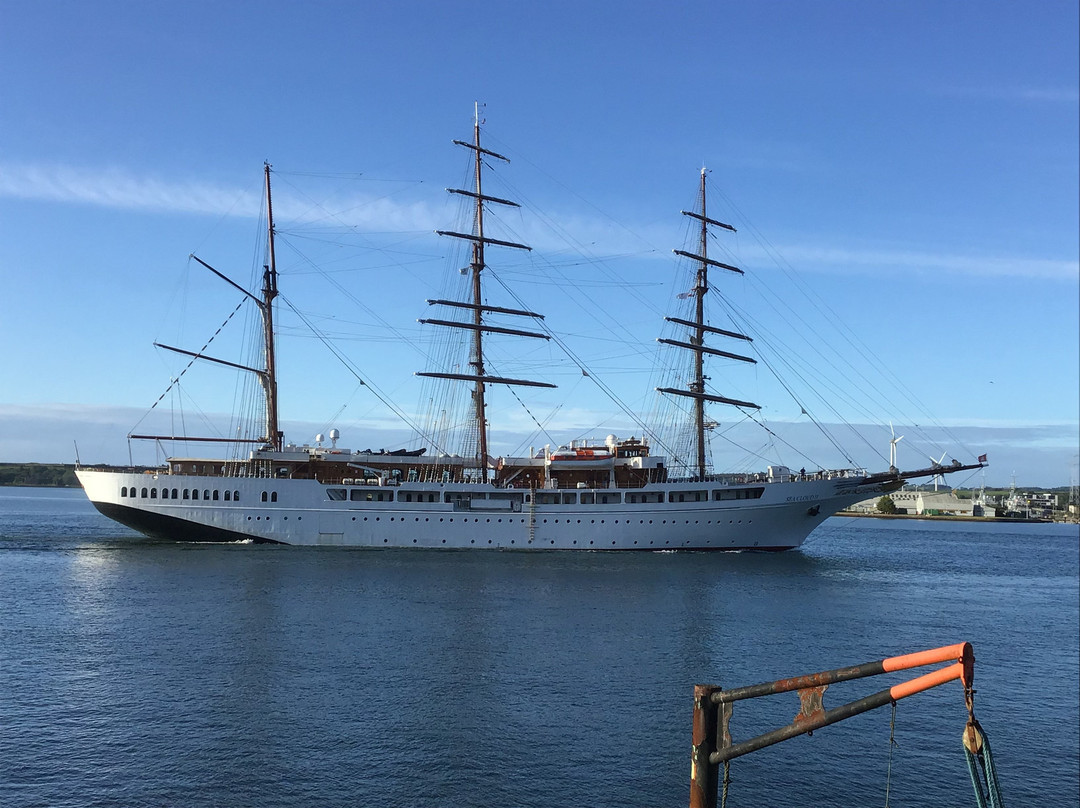 WatersEdge Hotel主图