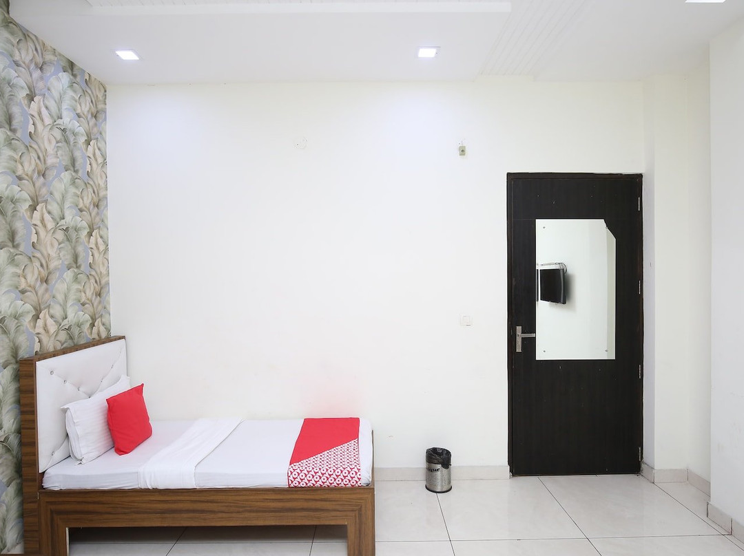 Hotel White City主图