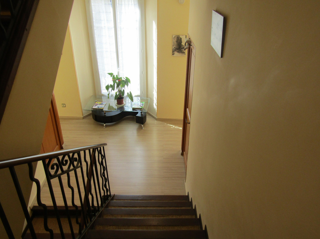 菲菲磨坊酒店主图