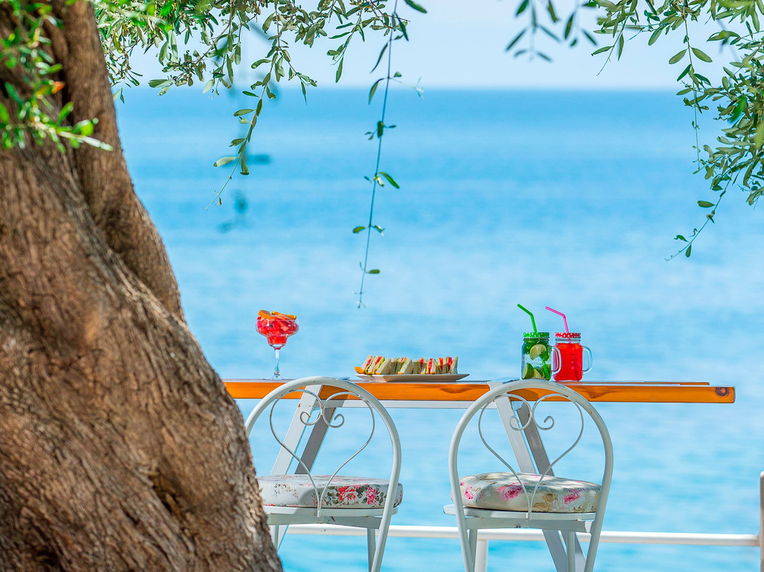 Agios Ioannis Peristeron餐馆和美食-Anchor Beach Bar - Restaurant