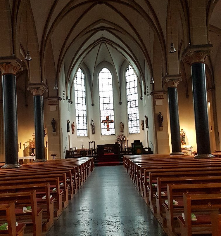 Katholische Kirche St. Mauritius und Heilig Geist-Meerbusch必去景点
