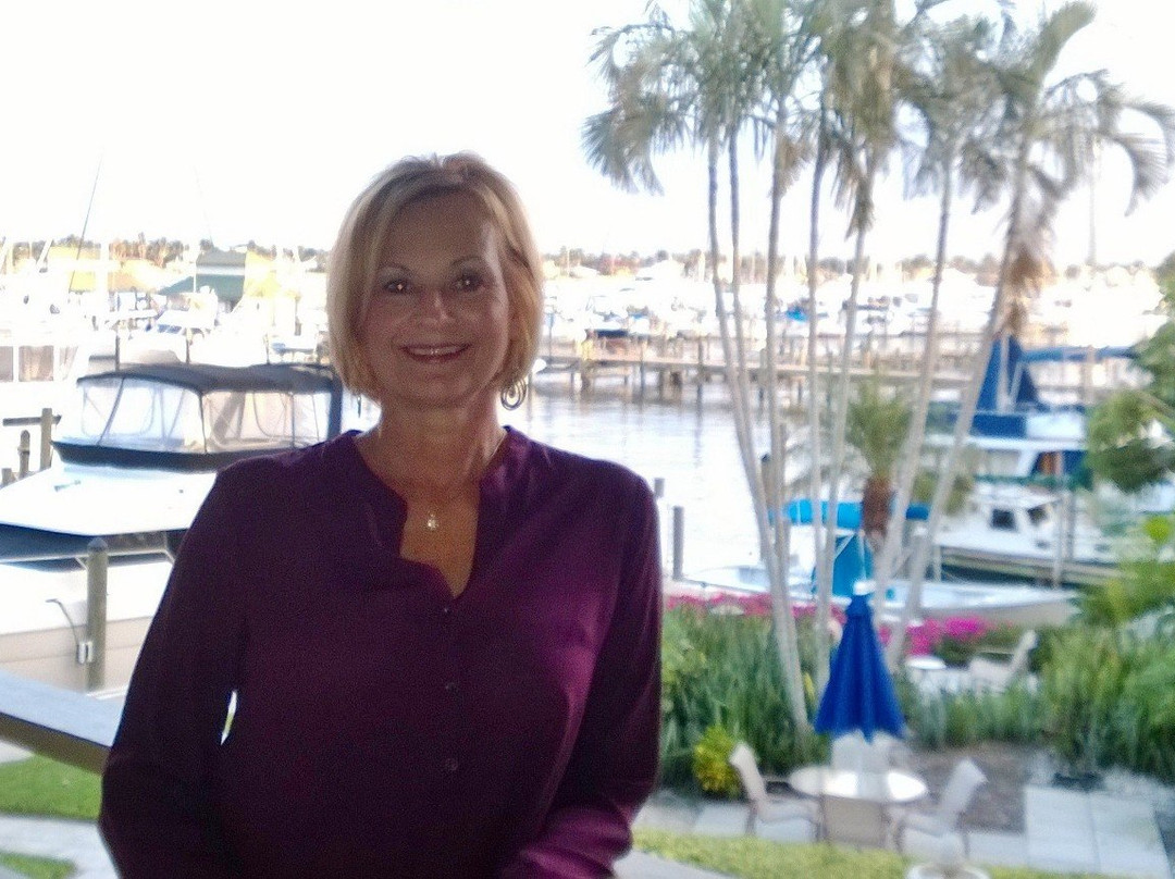 Cove Inn on Naples Bay主图