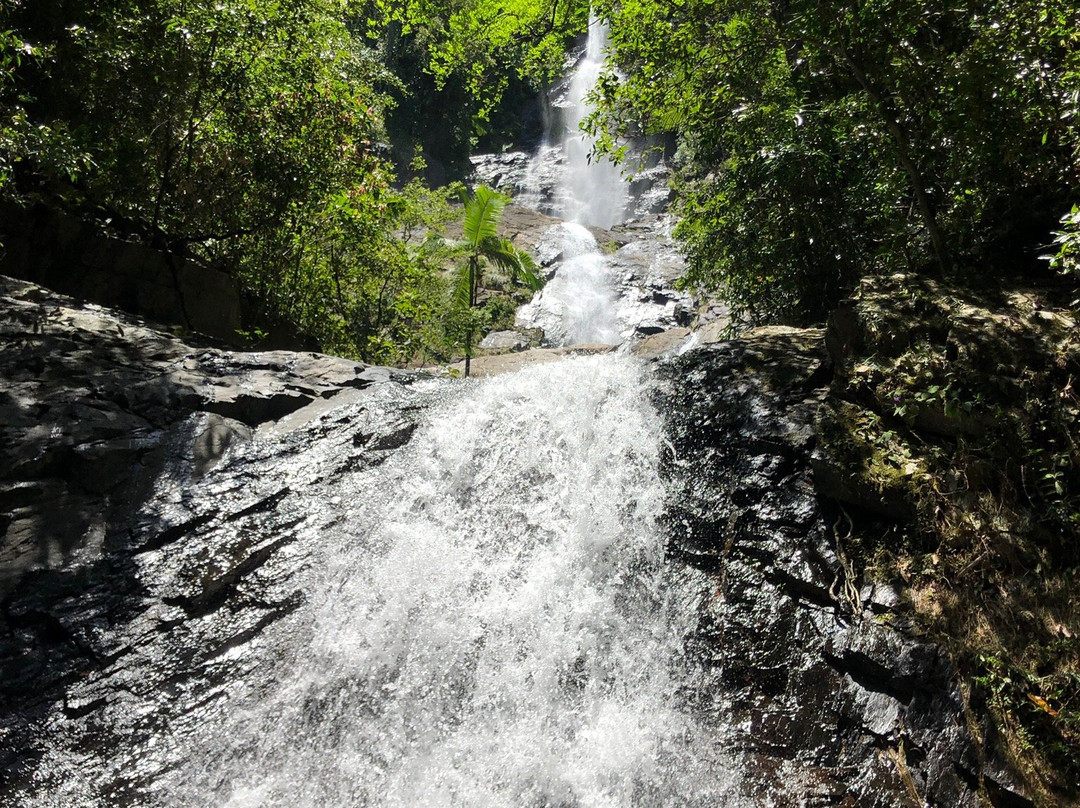 Alexandra Bay Waterfall景点图片