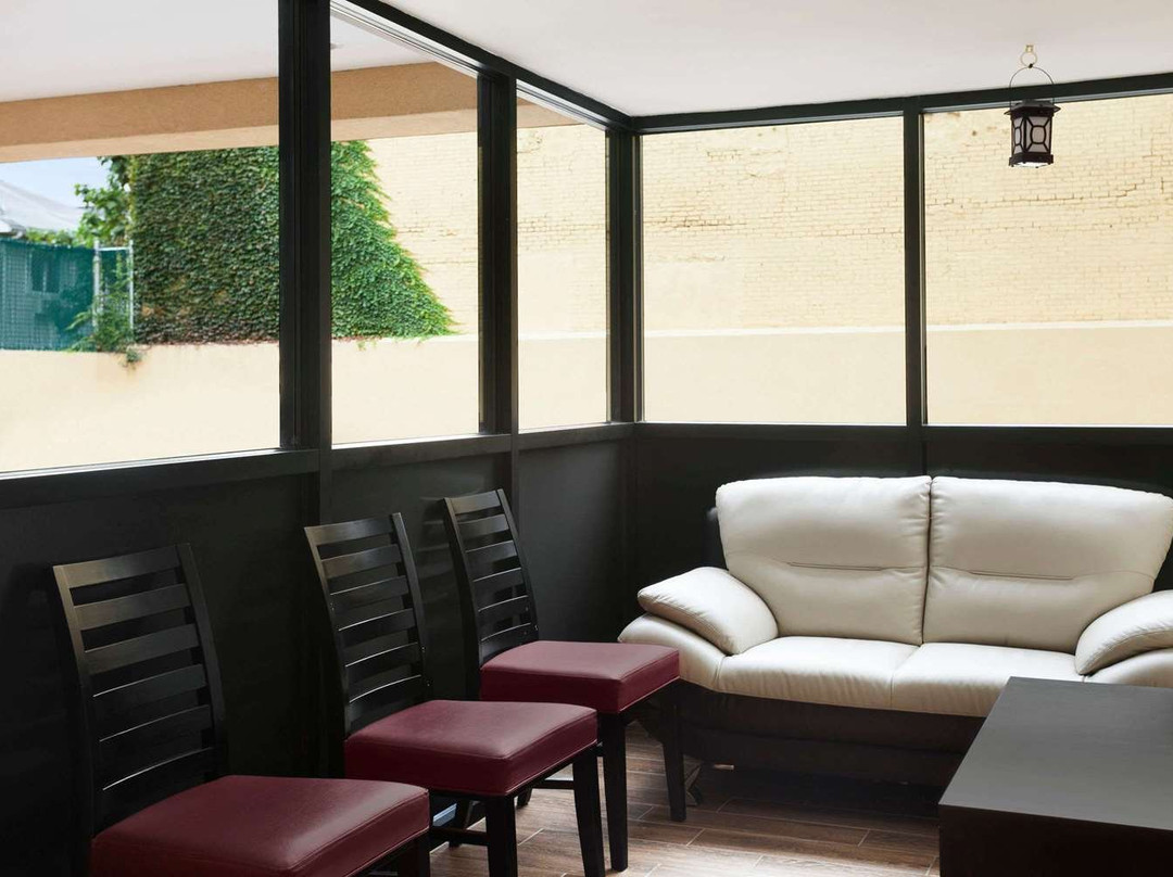 Super 8 by Wyndham Bronx主图