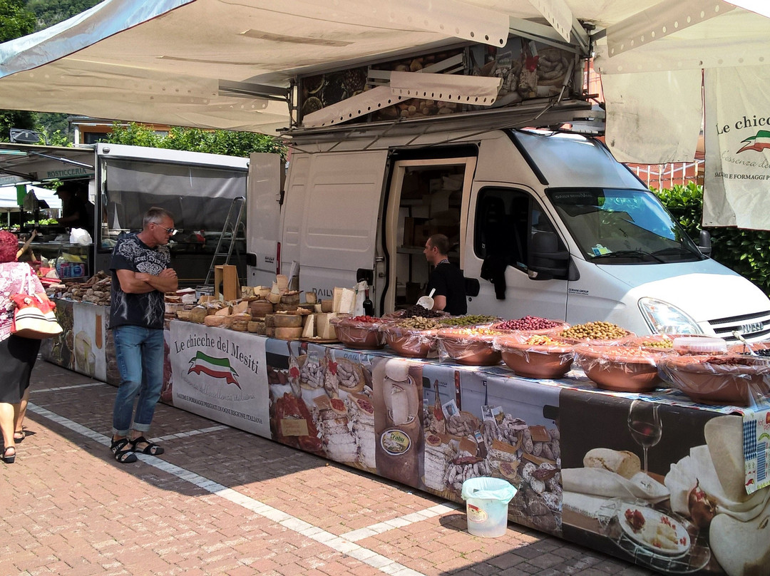 Saturday Market Of Porlezza-Porlezza必去景点