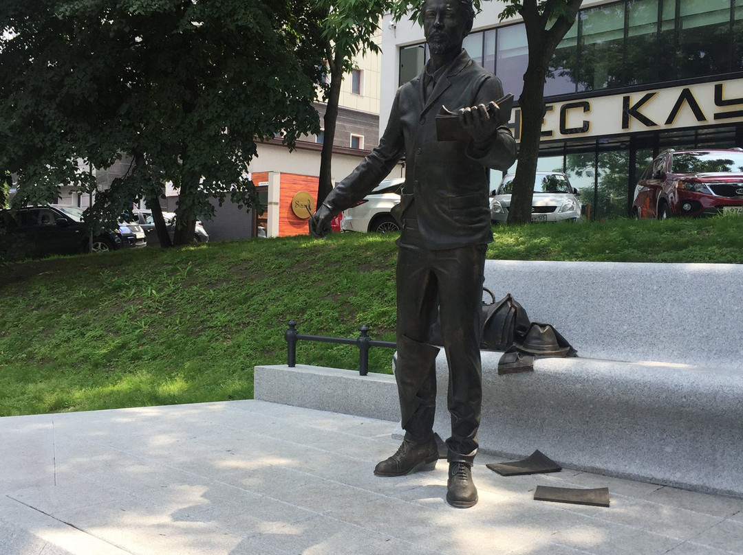 Monument to  A. P.  Chekhov-海参崴必去景点