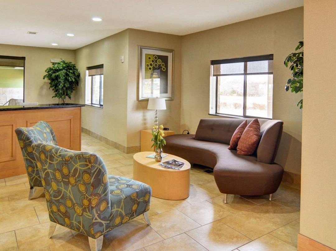 Comfort Suites Lindale - Tyler North主图