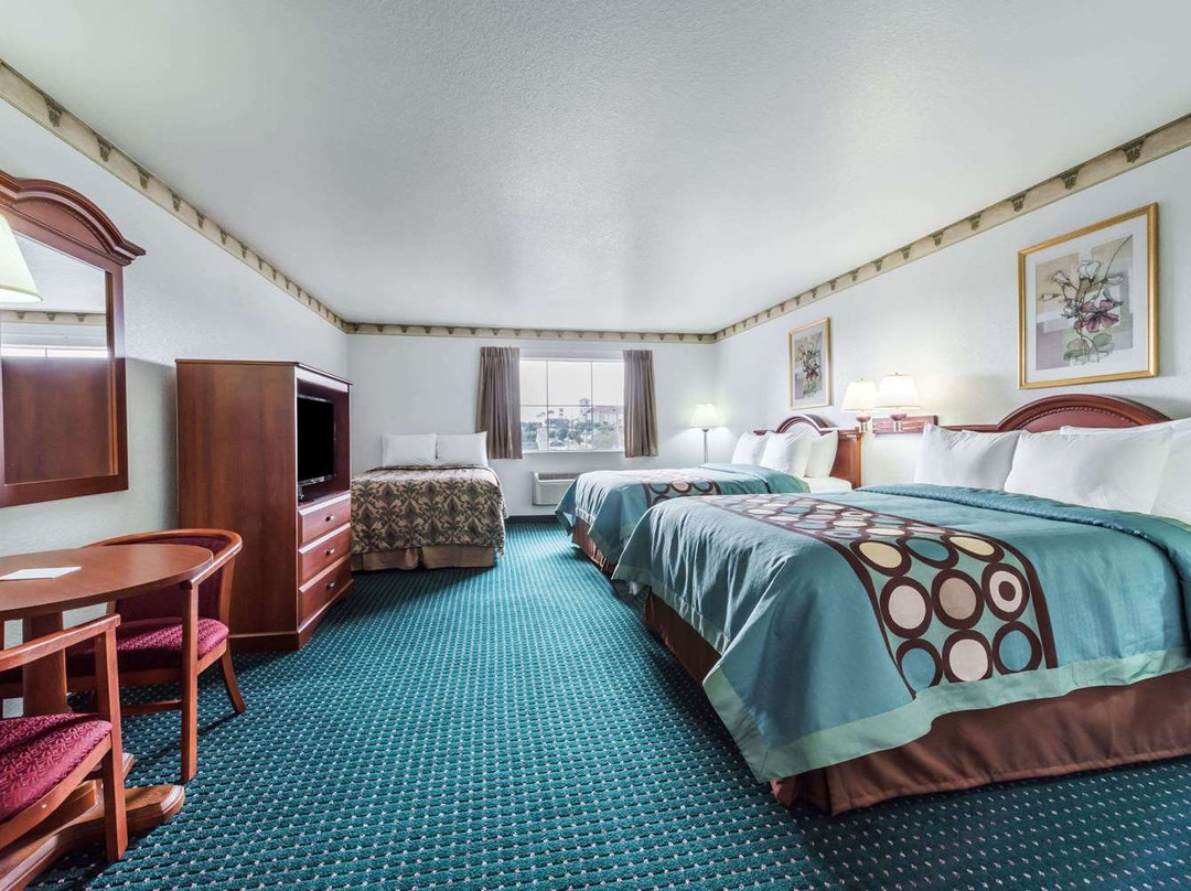 Super 8 by Wyndham Weatherford主图