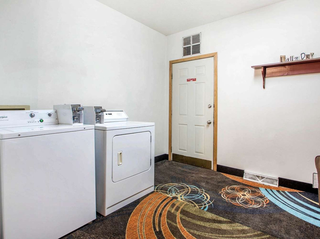 Clarion Pointe Tomah主图