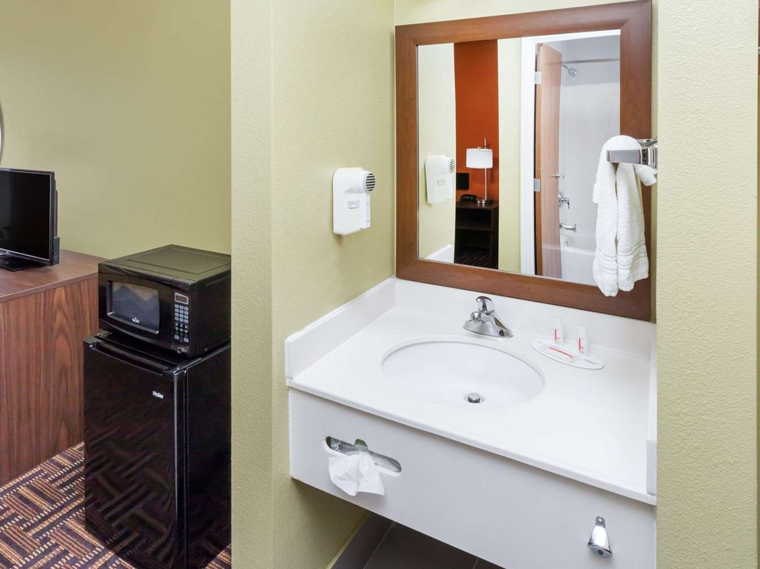 Super 8 by Wyndham Rochester主图