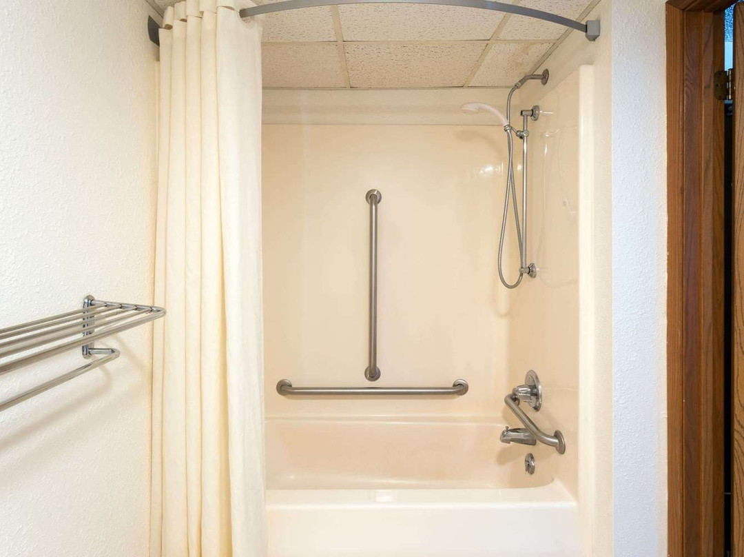 伊利诺斯州迪卡尔布速 8 酒店主图