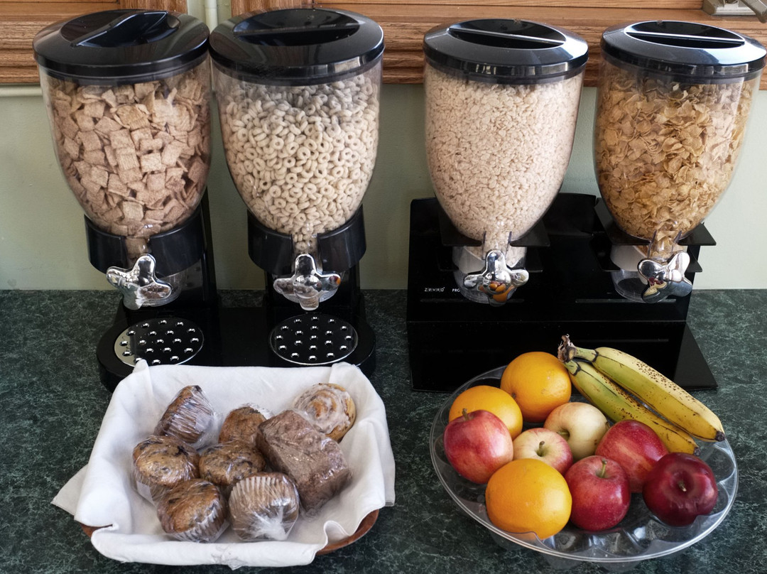 Four Seasons Motel主图