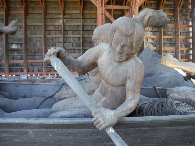 Nuu-Chah-Nulth Whaling Canoe Sculpture景点图片