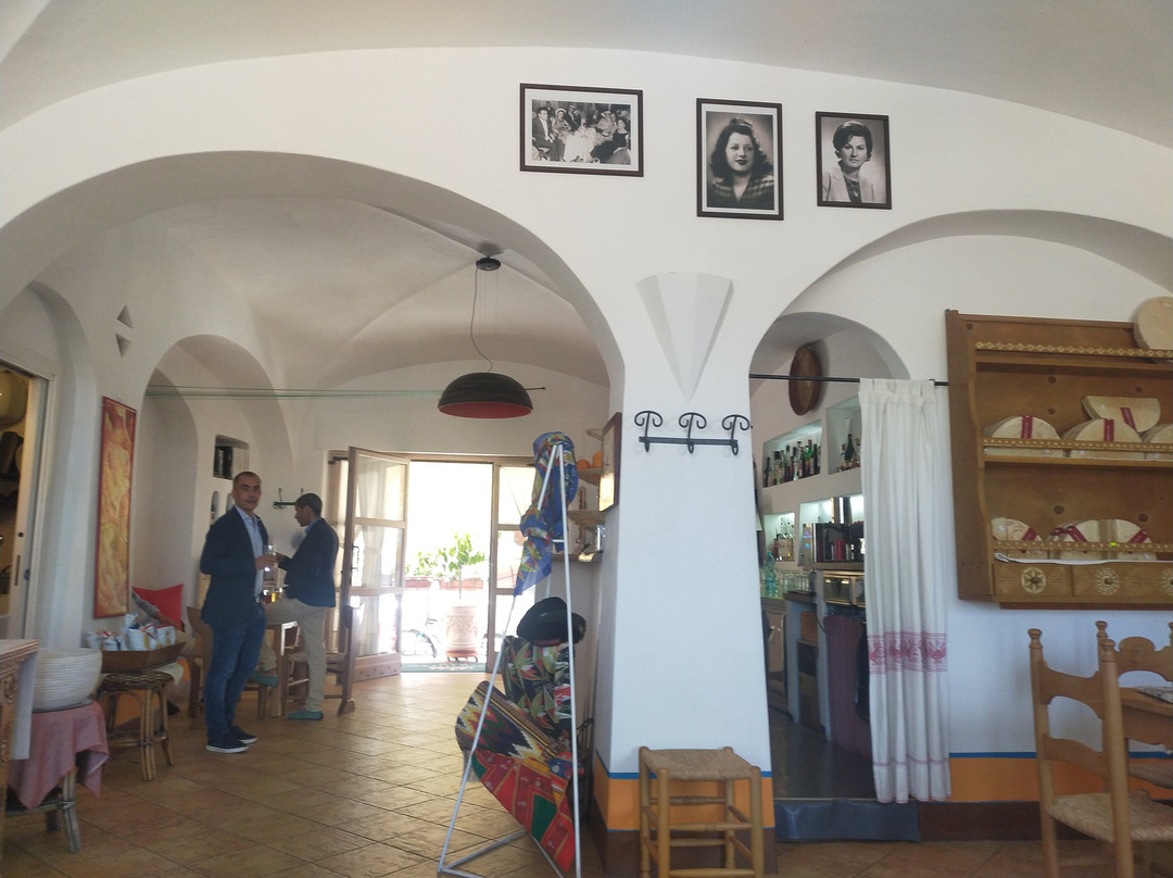 Assicutera Bar