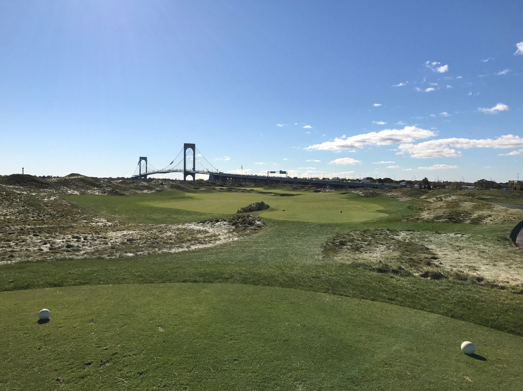 Trump Golf Links at  Ferry Point-布朗克斯必去景点