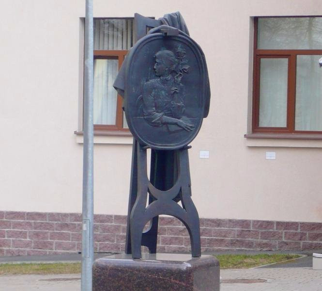 Monument to Anna Akhmatova景点图片