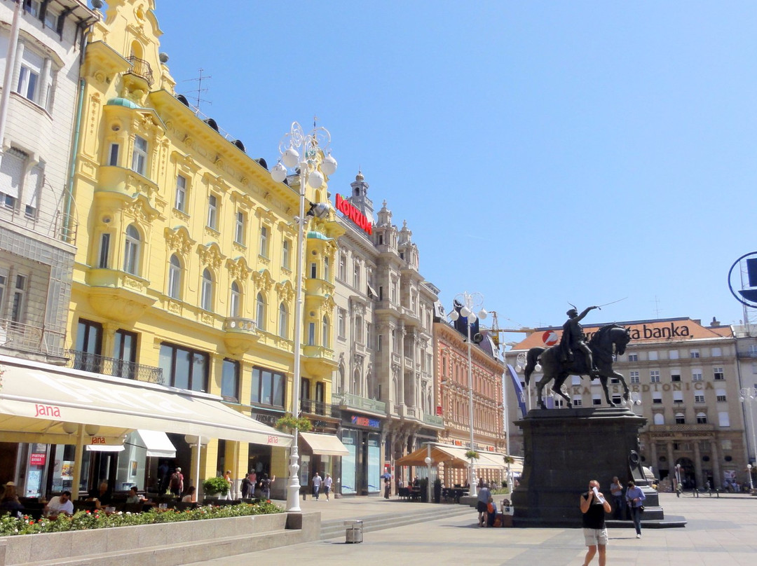 Ban Josip Jelačić Square景点图片