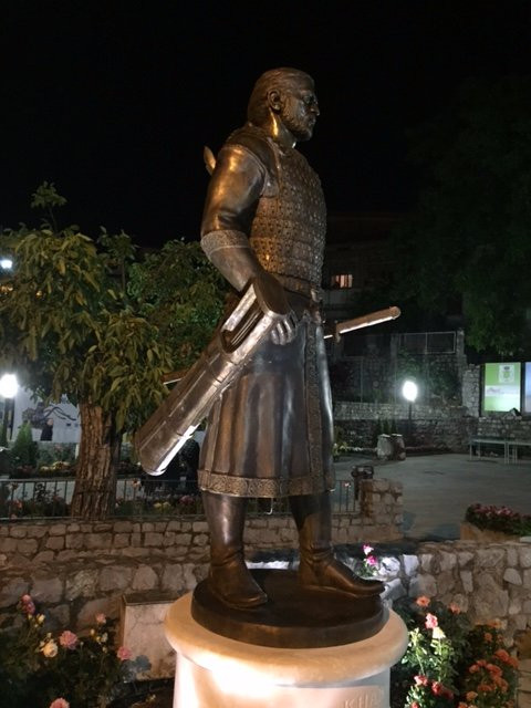 Statua del Principe Bulgaro Khan Alzeco景点图片