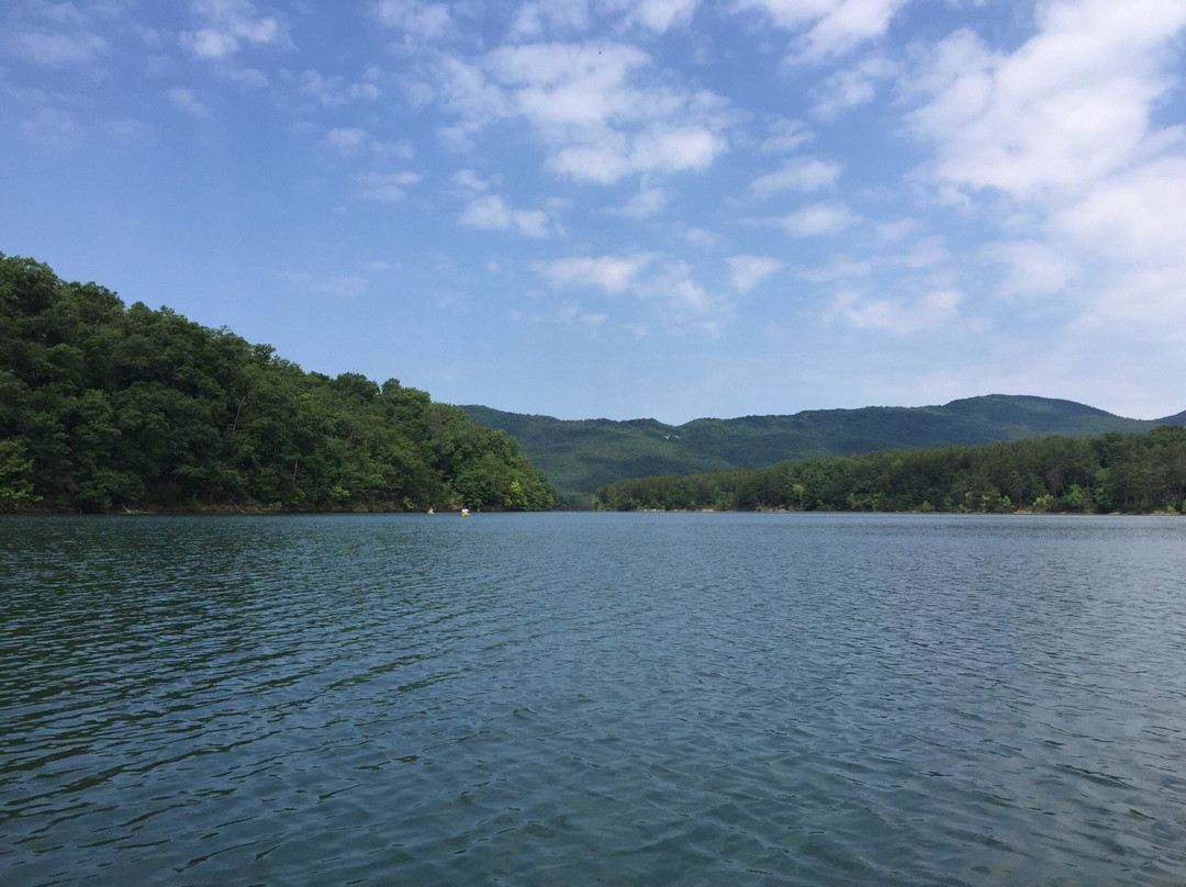 Carvins Cove Natural Reserve-罗阿诺克必去景点