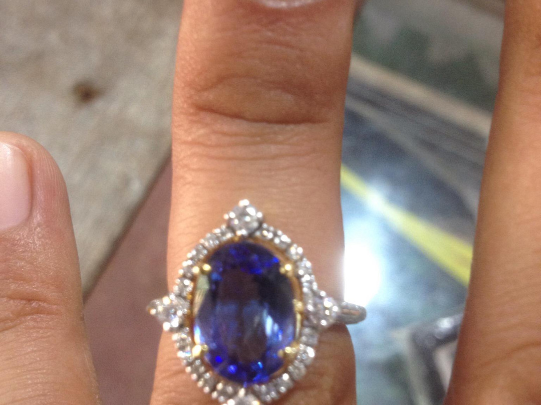 Gulzar Jeweller-坎多林必去景点