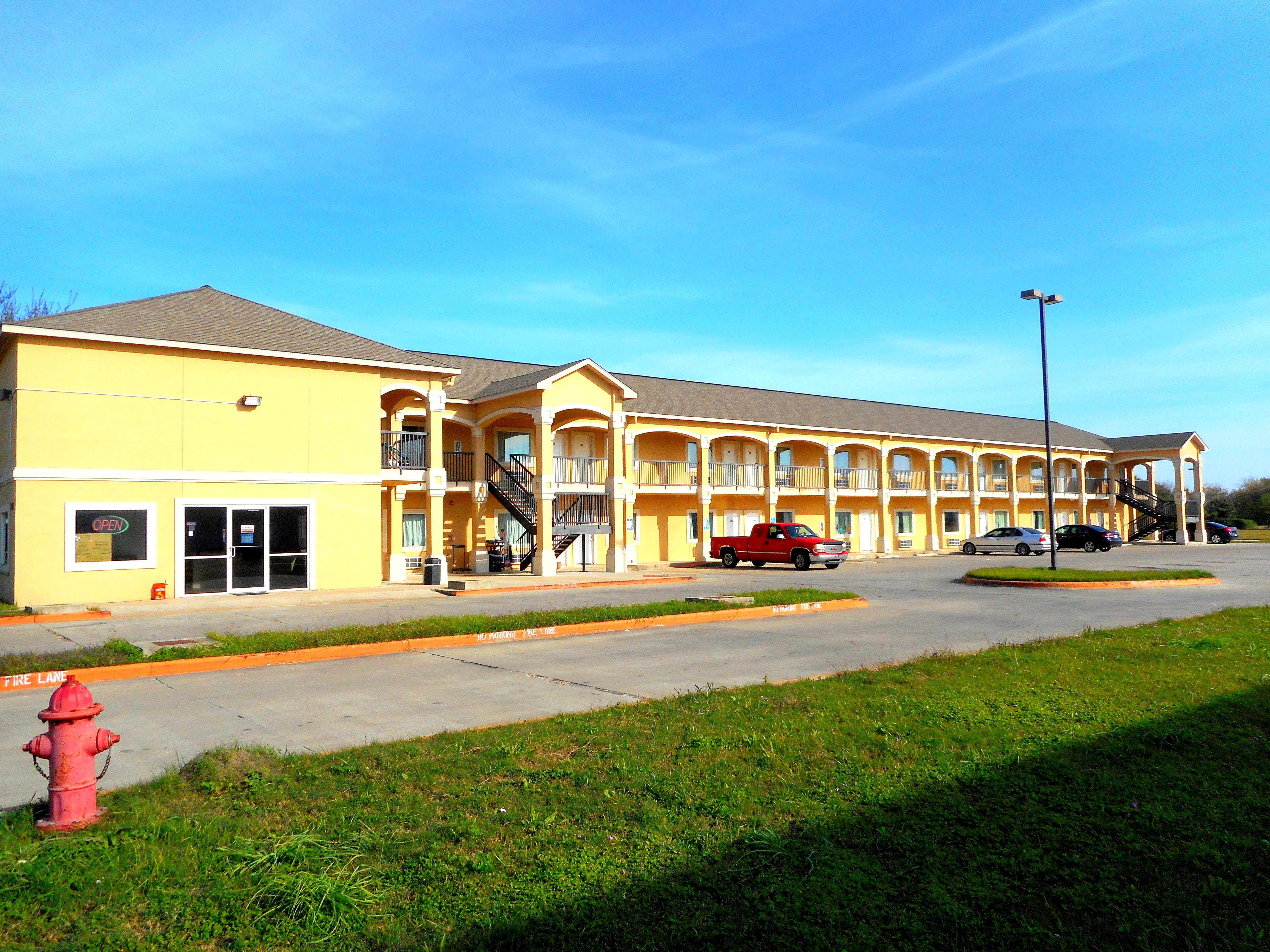 Crossroads Inn & Suites-官方