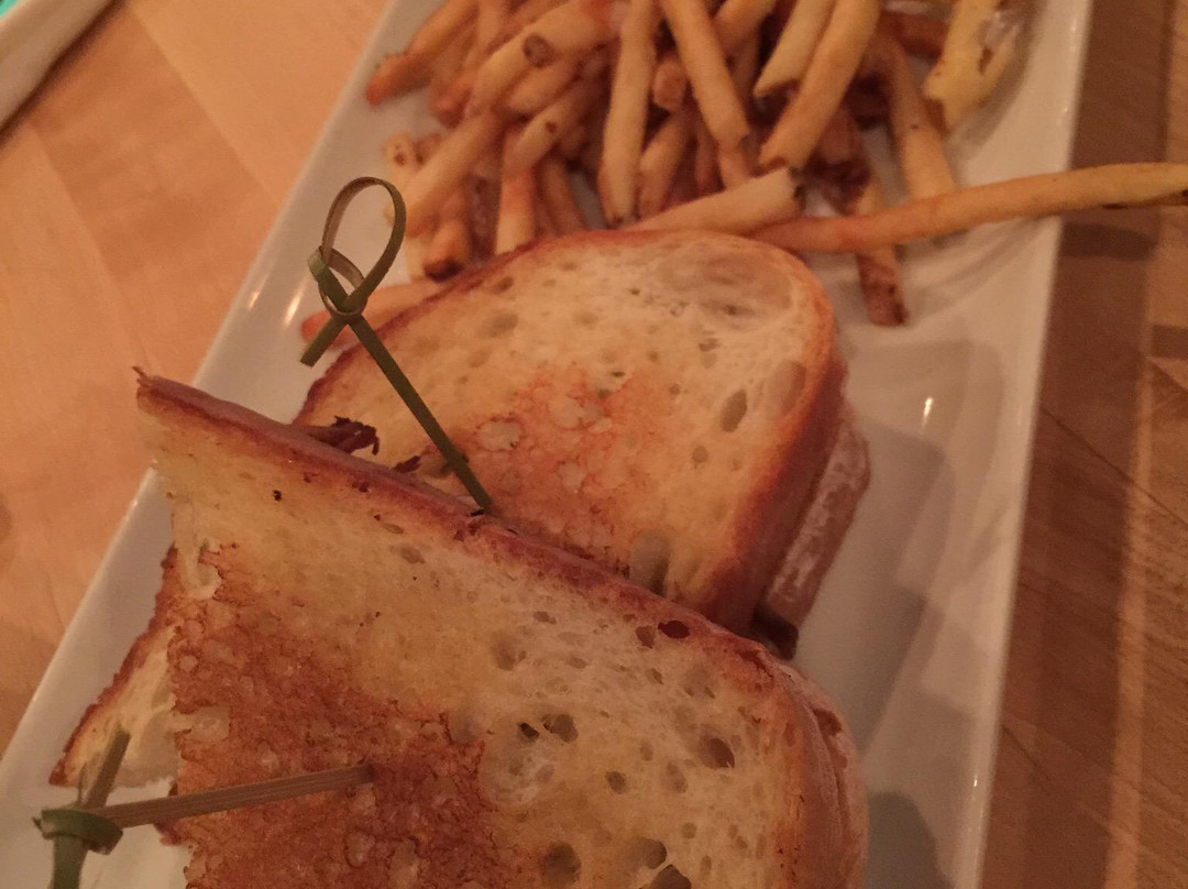 Neat Kitchen and Bar