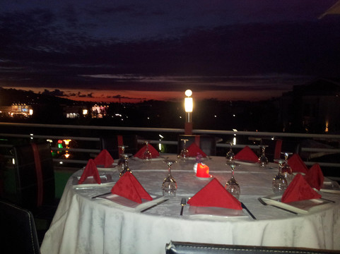 Qendra Argetuese Blur-地拉那必去景点