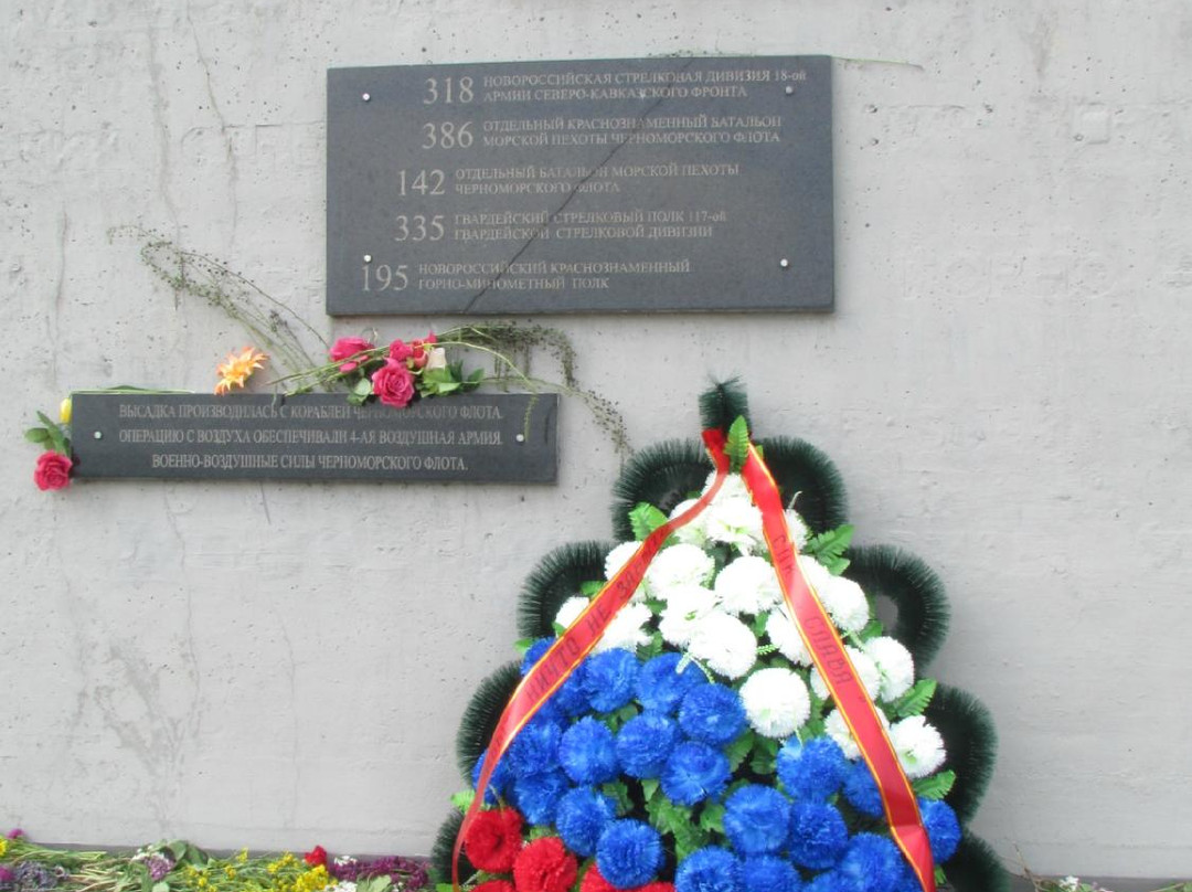 Memorial Complex in Honor of the Heroes Eltigen Marine景点图片