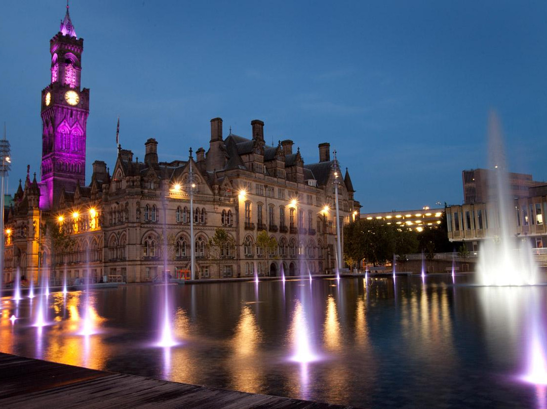 City Park Mirror Pool and Fountain-布拉德福必去景点