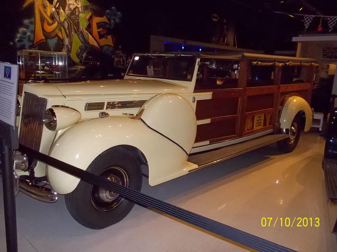 Celebrity Car Museum-布兰森必去景点