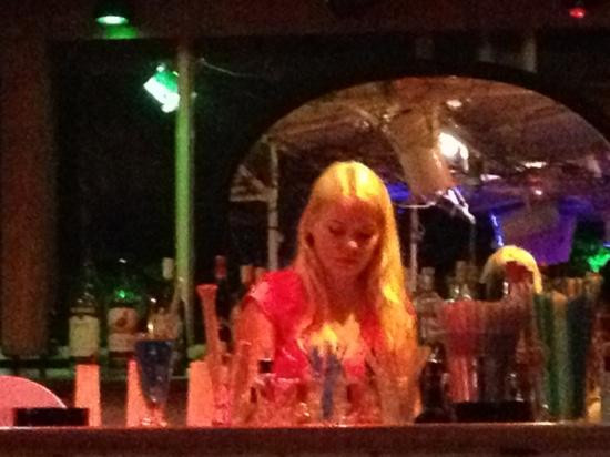 Viva bar-Dassia必去景点