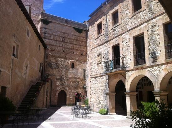 Hotel Castillo de Castilnovo