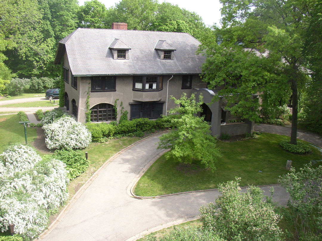 Four Mounds Inn B&B主图