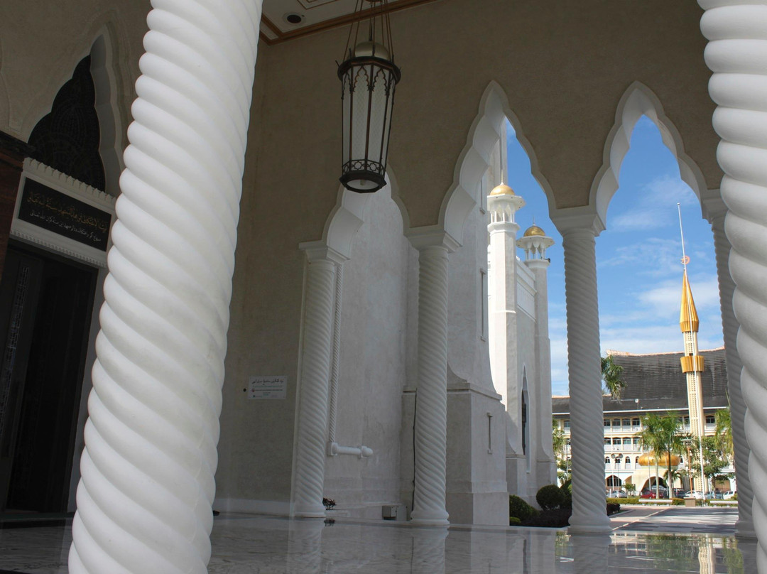 Omar Ali Saifuddien Mosque-斯里巴加湾必去景点