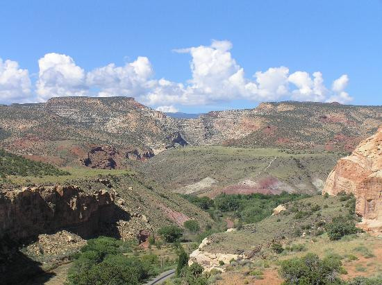 The Hickman Bridge Trail-圆顶礁国家公园必去景点