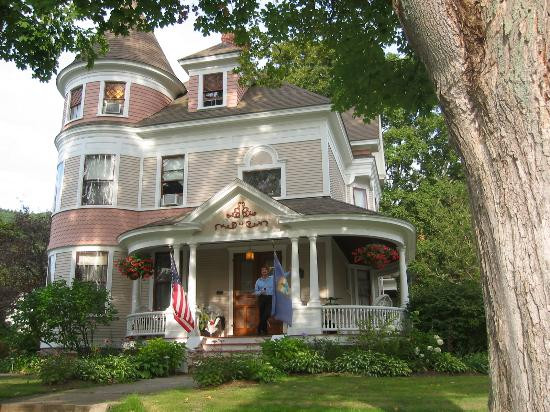 The Lawrence House Victorian B&B主图