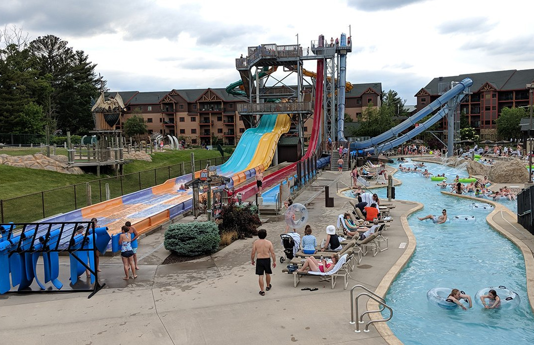 Glacier Canyon Lodge主图