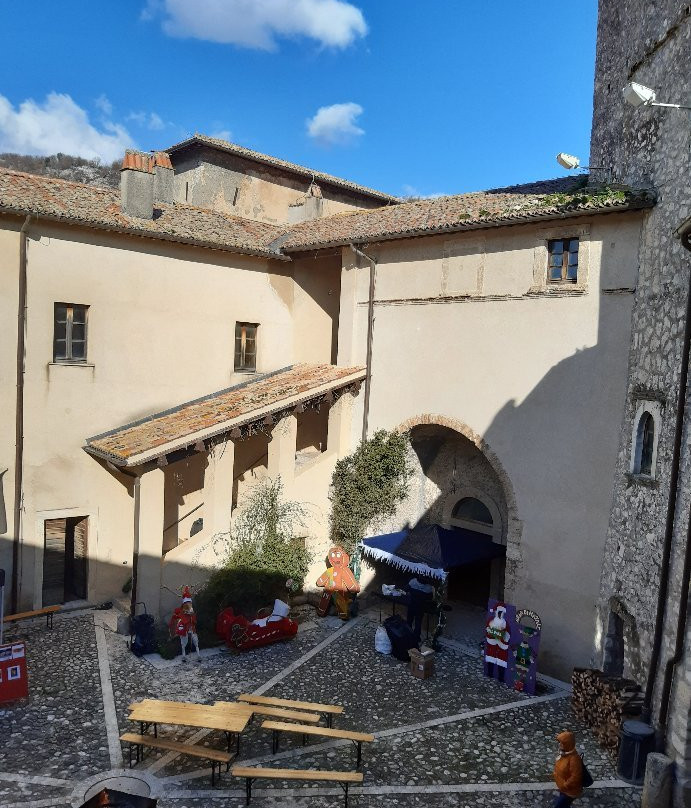 Palazzo Baronale di Roviano-Roviano必去景点