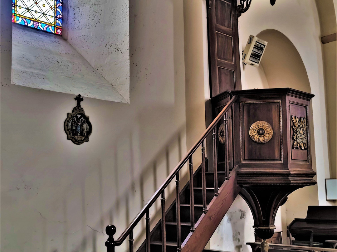 Eglise Saint-Hilaire de Savigné-Savigne必去景点