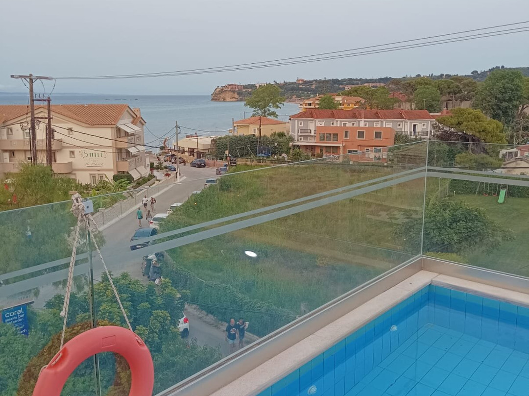 Planos Beach Hotel 海滩酒店主图