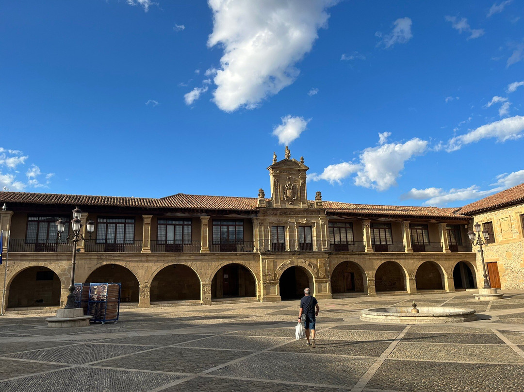 Ayuntamiento Santo Domingo De La Calzada-圣多明各德拉卡尔萨达必去景点