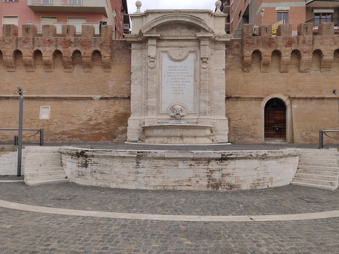 Fontana del Vanvitelli-奇维塔韦基亚必去景点