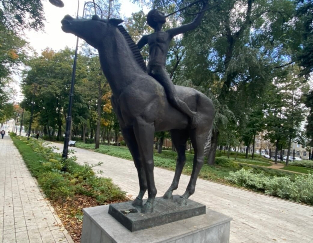Sculpture a Boy on a Horse景点图片