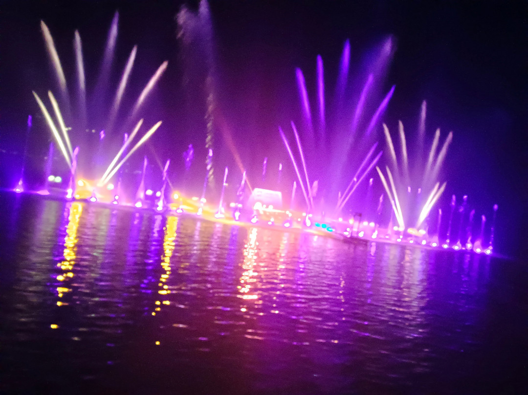 Magic Lake Show-采尔湖畔必去景点