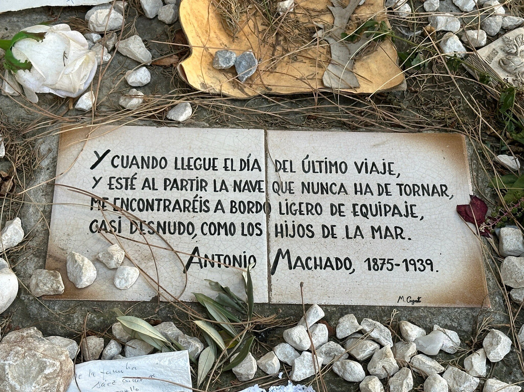 Tumba De Antonio Machado En El Cementerio De Collioure景点图片
