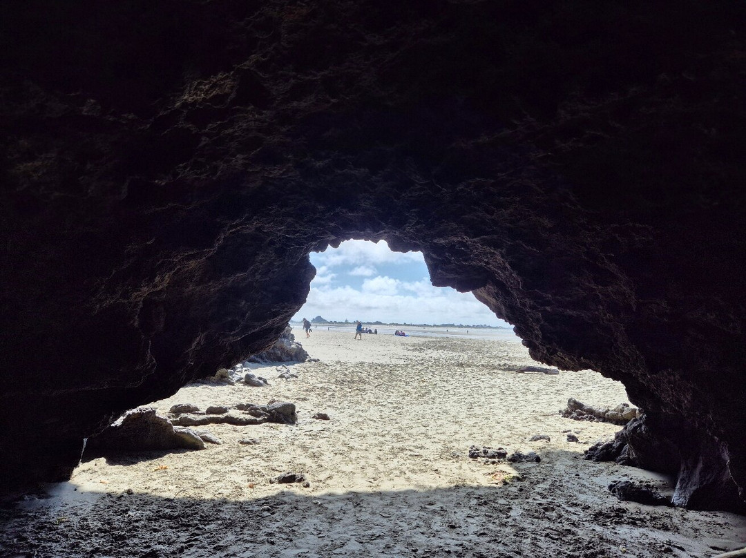 Sumner Beach (Cave Rock)景点图片